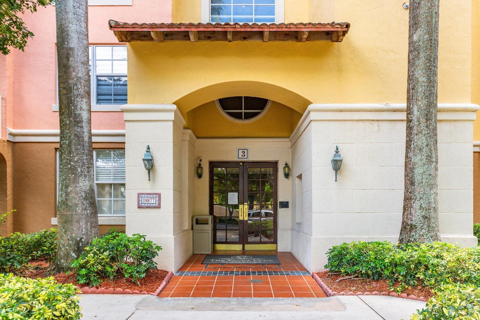 Yacht Club 2 Bedroom And 2 Bathroom With Baby Crib & Free Parking Apartamento *