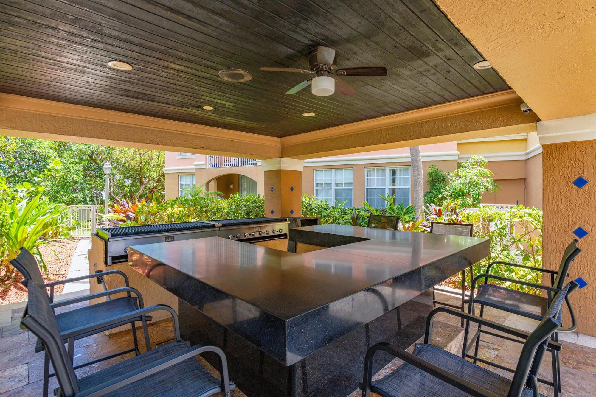 Yacht Club 2 Bedroom And 2 Bathroom With Baby Crib & Free Parking Miami