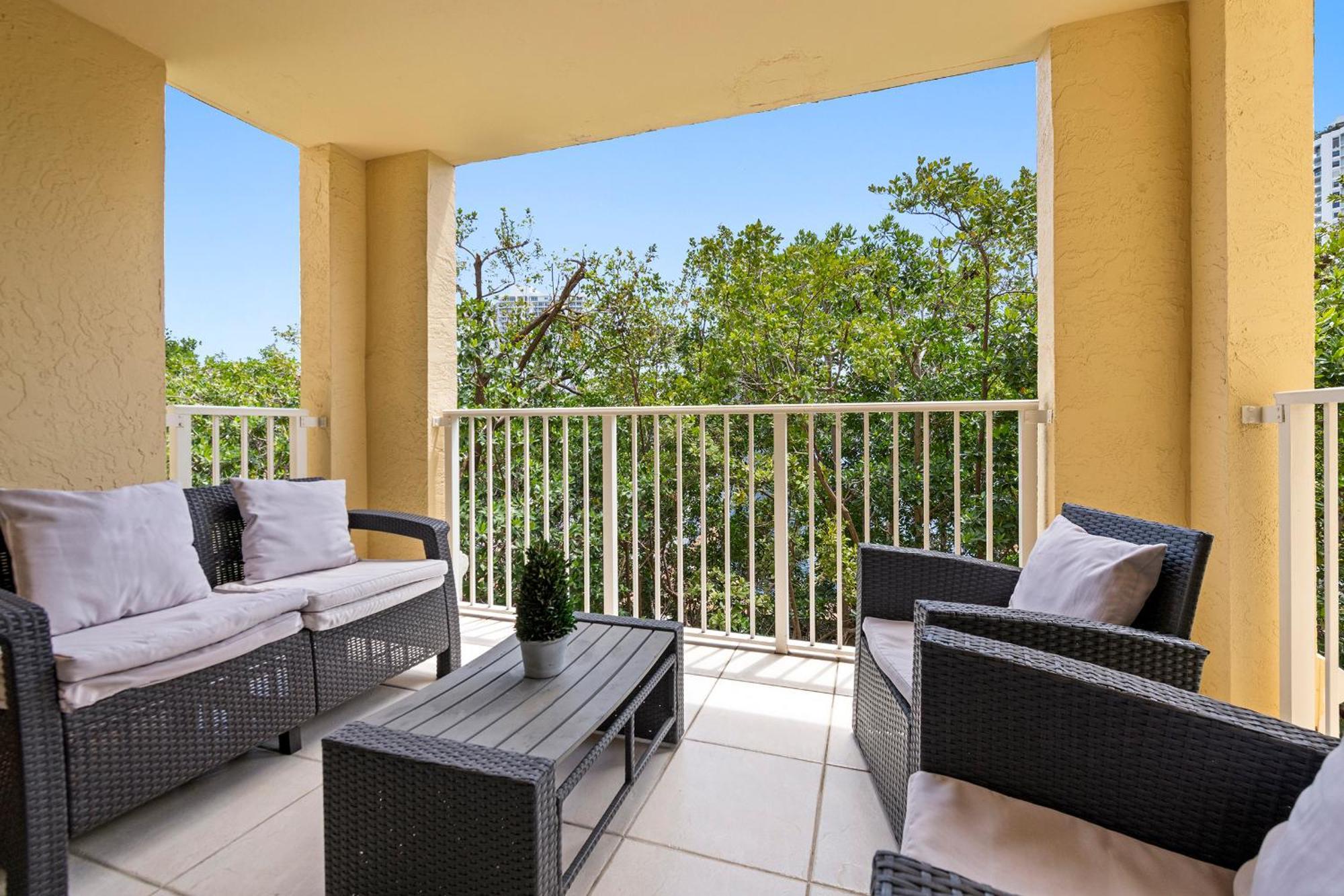 Yacht Club 2 Bedroom And 2 Bathroom With Baby Crib & Free Parking Apartamento Miami